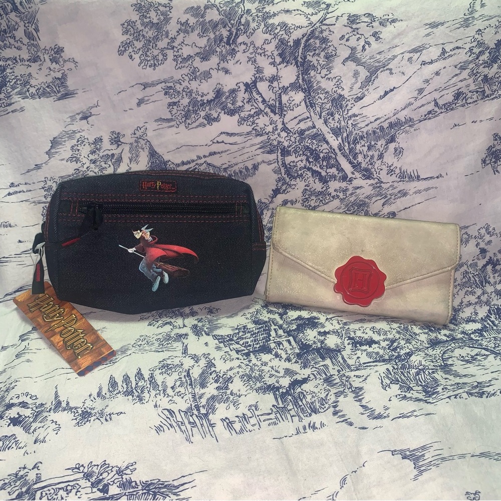 Harry Potter Hogwarts Letter Bi-Fold Wallet And Travel Pouch